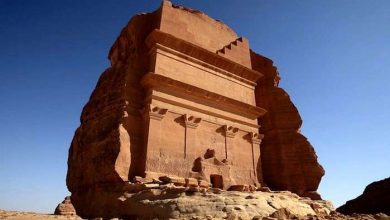Photo of «Одинокий дворец» в скале: как появилась гробница посреди пустыни
